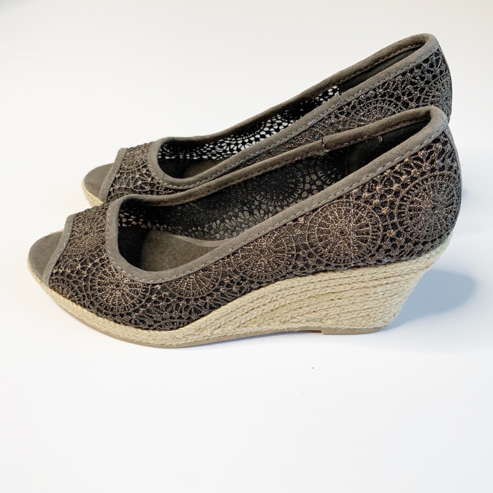 SAHARA BRAND CHARCOAL LACE WEDGES SIZE 6